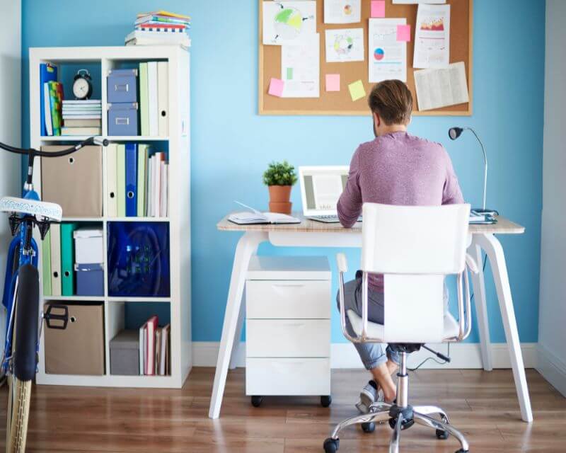 How high should the desk chair be