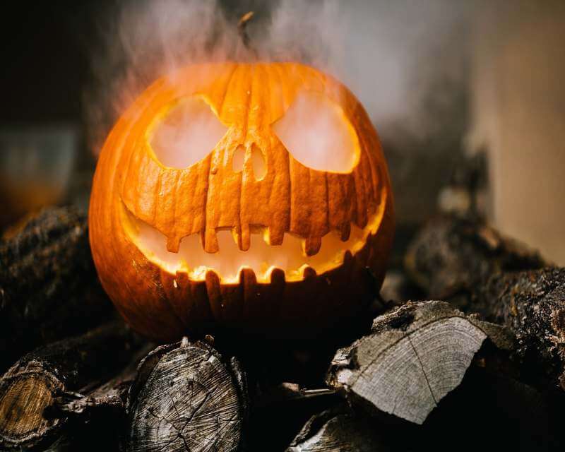 how to decorate a table for Halloween