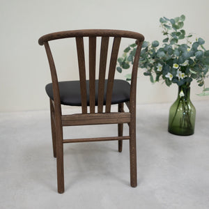 Pack of 2 or 4 Dagmar Solid Oak Dining Chairs, upholstered Black | VESKOR