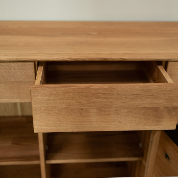 NordicStory Bremen 2 solid oak sideboard, 135 x 42 x 90 cm.