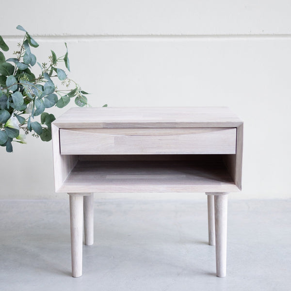 NordicStory Bedside table in solid oak wood