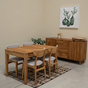 NordicStory Extending dining table in solid oak Marsi Oak.
