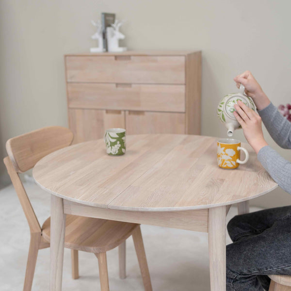 Round extendable dining table in solid oak Escandi 3, 100-130 x 100 x 75 cm | NordicStory
