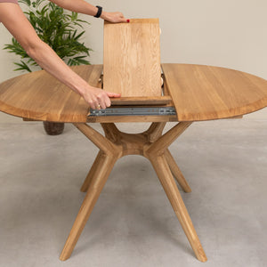 Round extendable dining table in solid oak Carmen | NordicStory