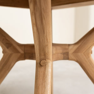 Round extendable dining table in solid oak Carmen | NordicStory