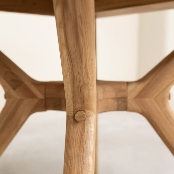 Round extendable dining table in solid oak Carmen | NordicStory