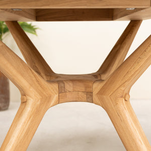Round extendable dining table in solid oak Carmen | NordicStory