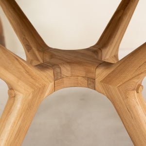 Round extendable dining table in solid oak Carmen | NordicStory