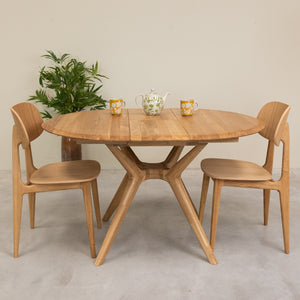Round extendable dining table in solid oak Carmen | NordicStory