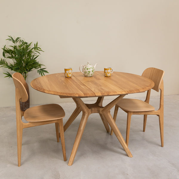 Round extendable dining table in solid oak Carmen | NordicStory