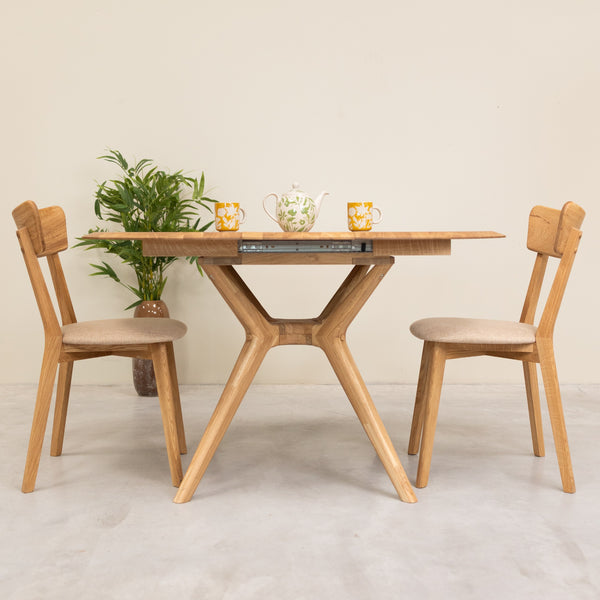 Round extendable dining table in solid oak Carmen | NordicStory