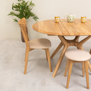 Round extendable dining table in solid oak Carmen | NordicStory