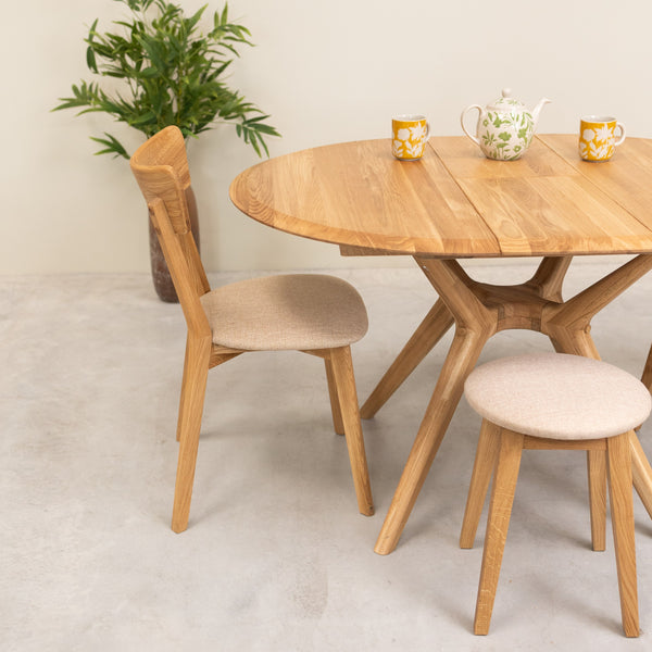 Round extendable dining table in solid oak Carmen | NordicStory