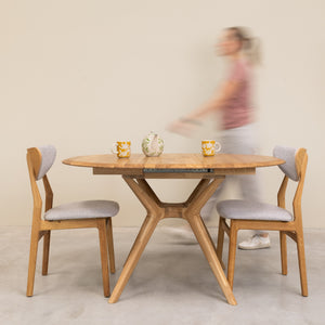 Round extendable dining table in solid oak Carmen | NordicStory