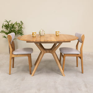 Round extendable dining table in solid oak Carmen | NordicStory