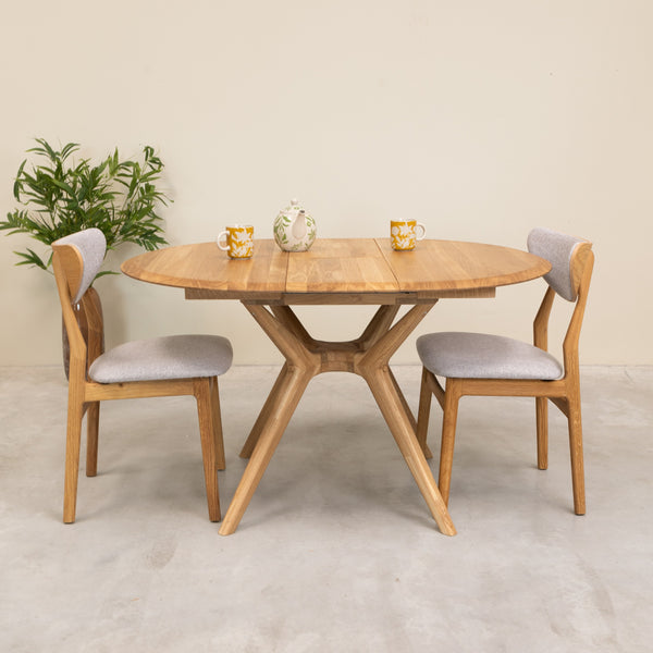 Round extendable dining table in solid oak Carmen | NordicStory