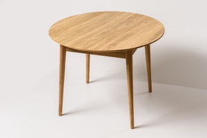 NordicStory Round extendable dining table in solid oak 93-123 x 93 x 75 cm.