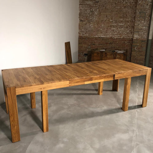 NordicStory Extending dining table in solid oak wood
