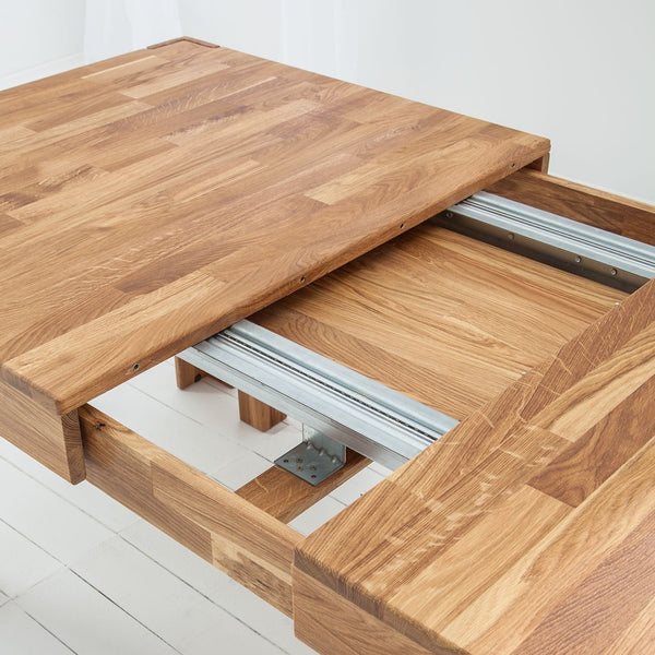 NordicStory Extending dining table in solid oak wood