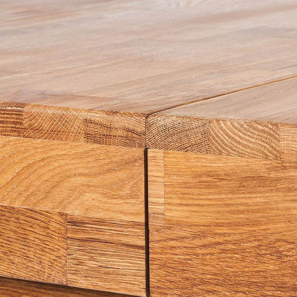 NordicStory Extending dining table in solid oak wood