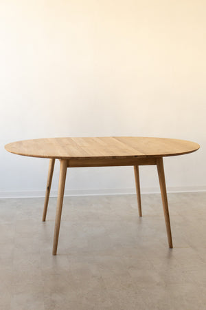 NordicStory Extending dining table in solid oak Escandi 4 120-155 x 120 x 75 cm.