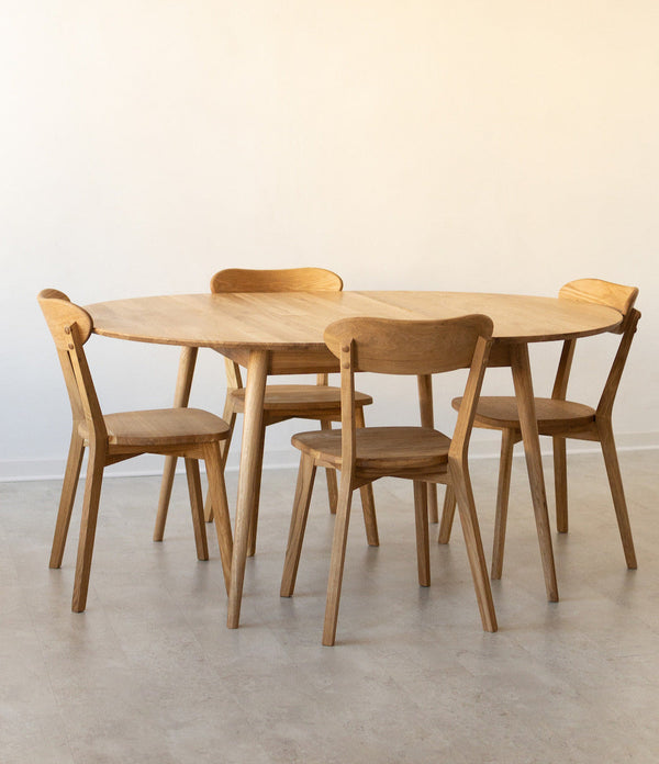 NordicStory Extending dining table in solid oak Escandi 4 120-155 x 120 x 75 cm.