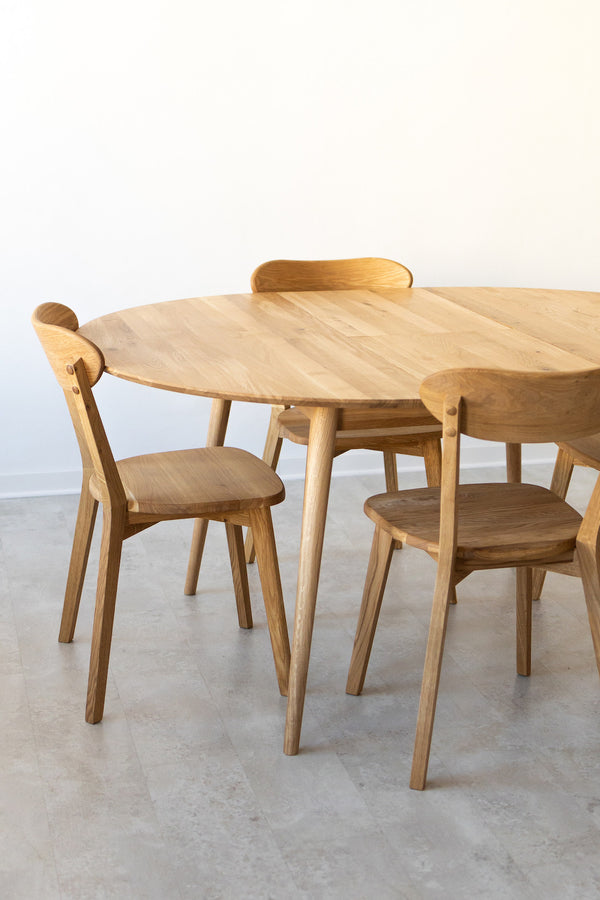 NordicStory Extending dining table in solid oak Escandi 4 120-155 x 120 x 75 cm.