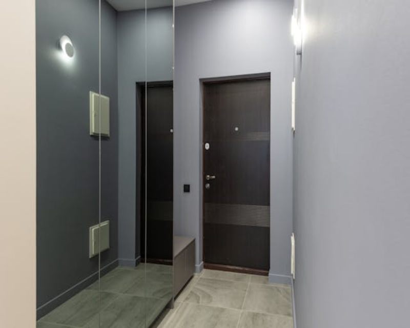 How to decorate a long hallway with mirrors
