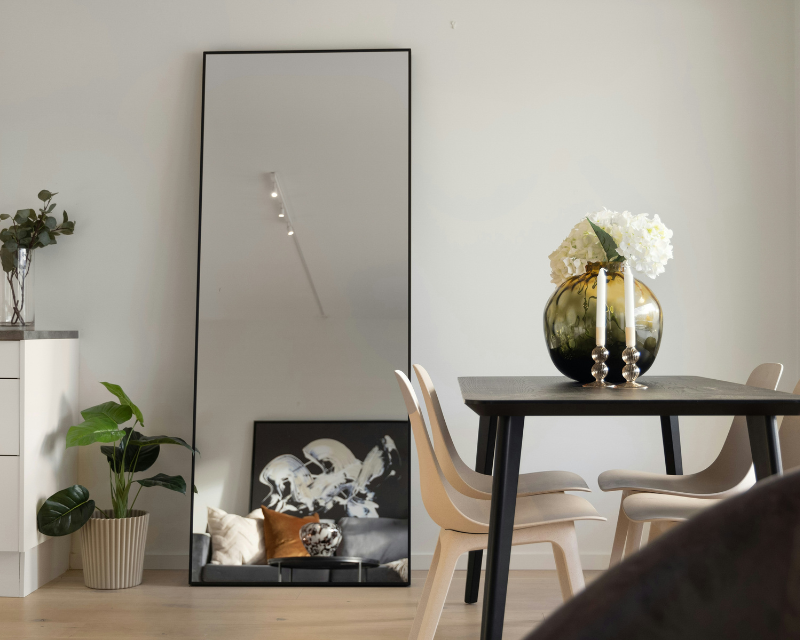 Where to place mirrors in the living room