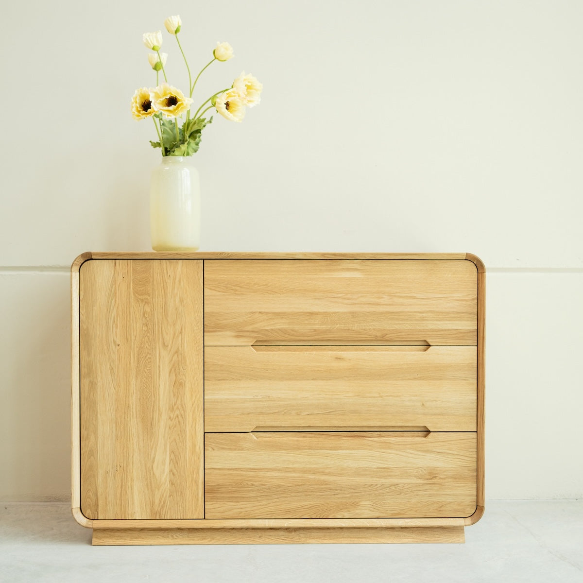 What types of sideboards are available at Roble-Store?