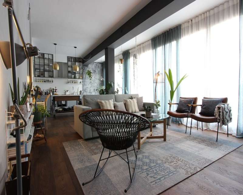 How to decorate your living room wall with style