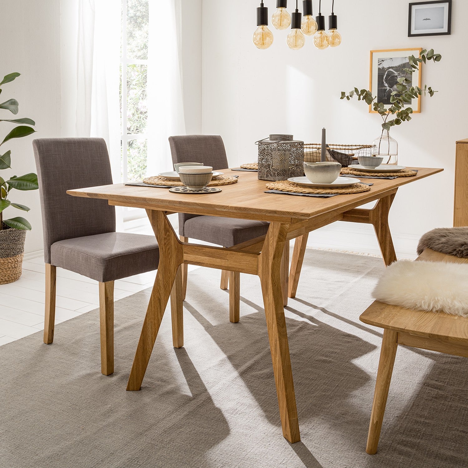 rectangular extendable dining table in solid wood 