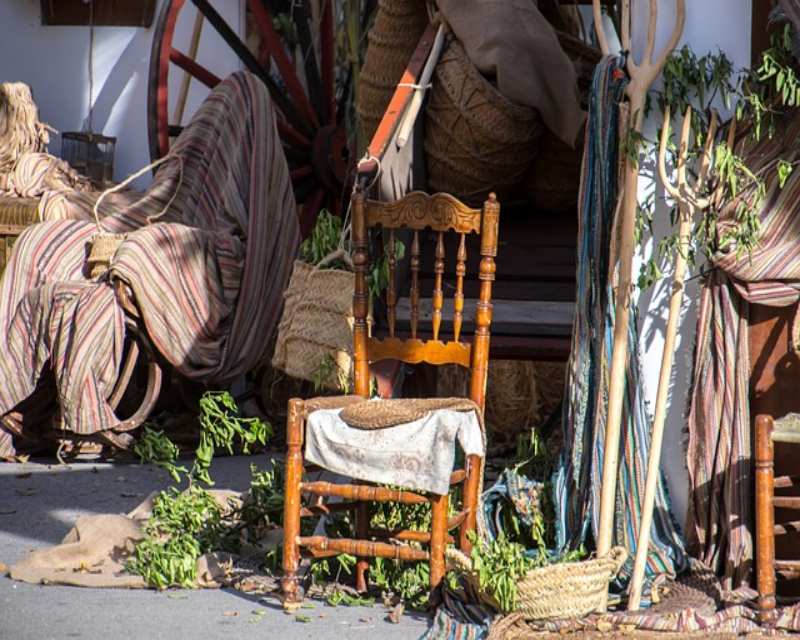 What are Vintage Wood Chairs? Discover their Classic Charm