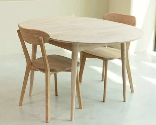 Extendable oval tables