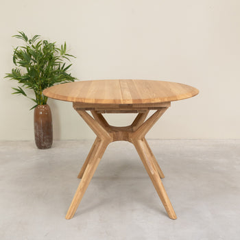 Round extendable dining table in solid oak Carmen | NordicStory
