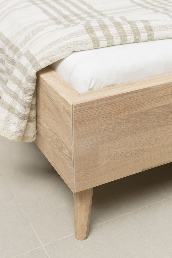 Escandi oak solid wood bed, 140 x 200 cm / 160 x 200 cm / 180 x 200 cm | NordicStory