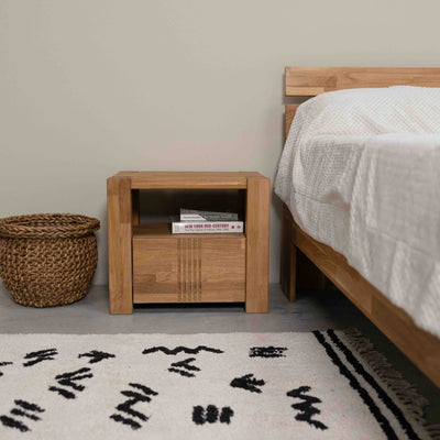 Bedside table made of solid oak Valencia, 52,8 x 40 x 45 cm. | NordicStory