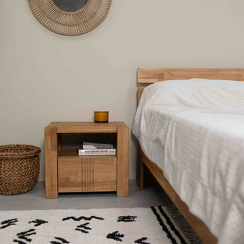 Bedside table made of solid oak Valencia, 52,8 x 40 x 45 cm. | NordicStory