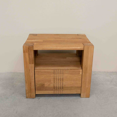 Bedside table made of solid oak Valencia, 52,8 x 40 x 45 cm. | NordicStory