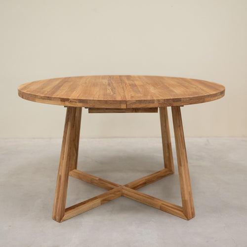 Extending dining table in solid oak MOBY : NordicStory