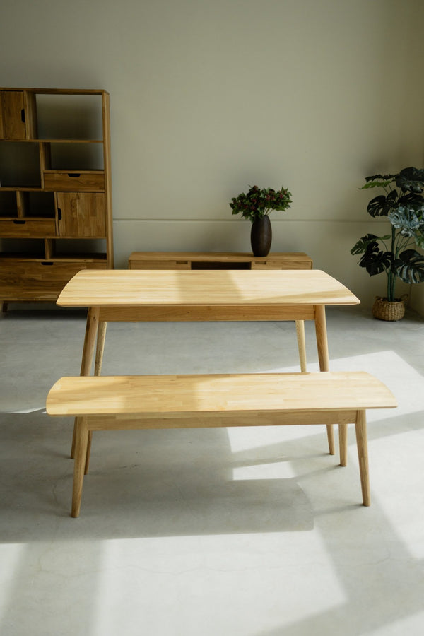 NordicStory Rectangular dining table in solid oak wood
