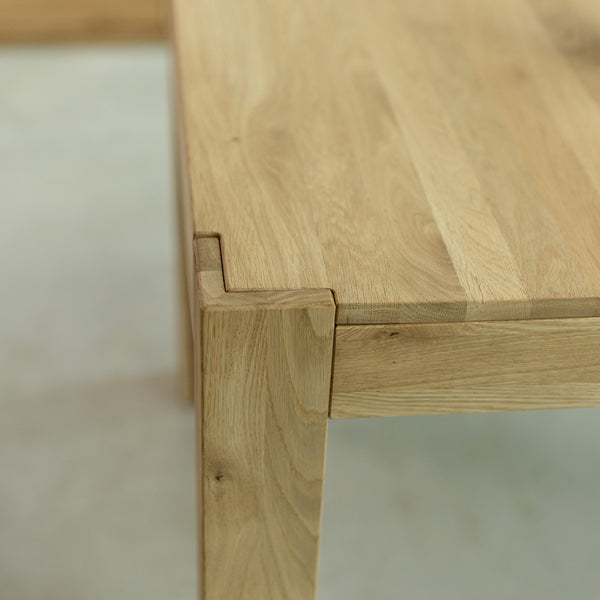 NordicStory Extending dining table made of solid oak wood 