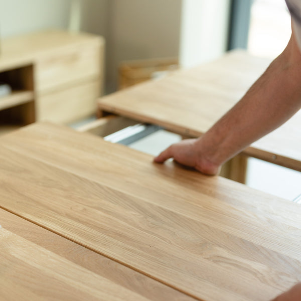NordicStory Extending dining table made of solid oak wood 