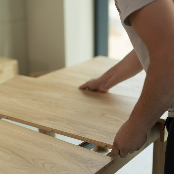 NordicStory Extending dining table made of solid oak wood 