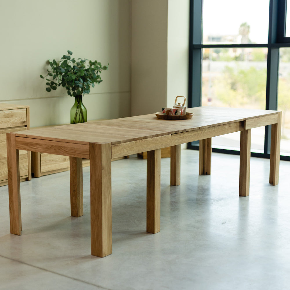 NordicStory Extending dining table made of solid oak wood 