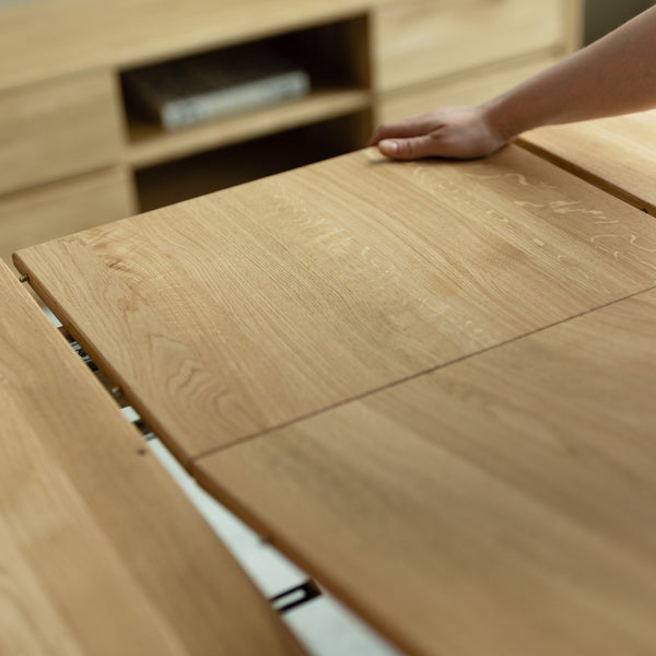 NordicStory Extending dining table made of solid oak wood