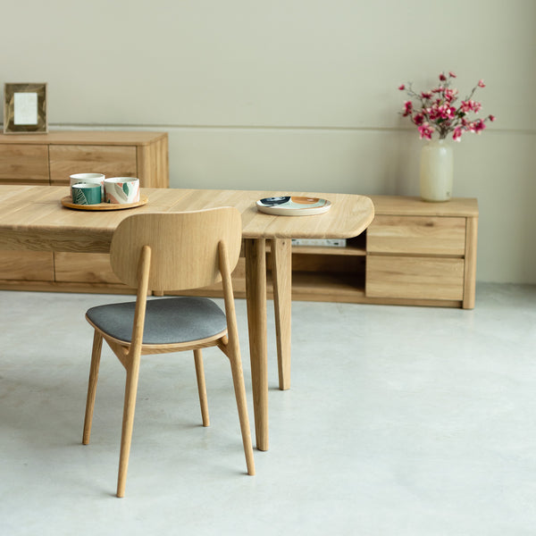 NordicStory Extending dining table made of solid oak wood