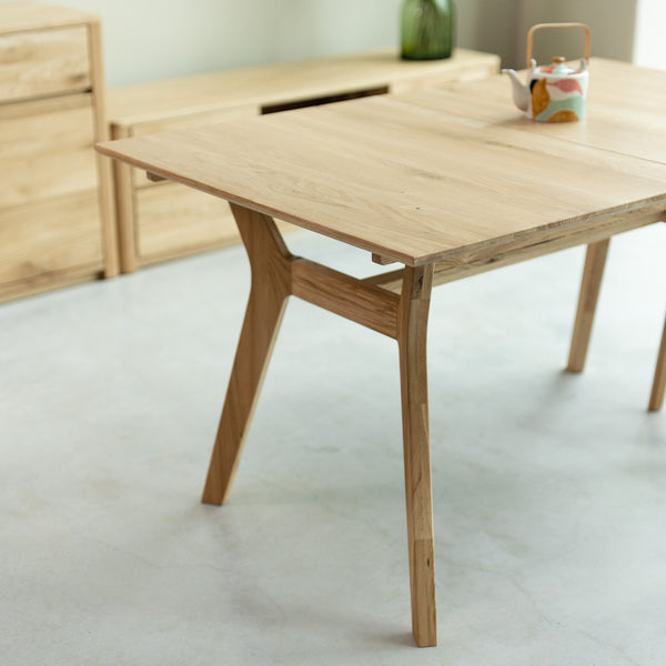 NordicStory Harold extendable dining table in solid oak