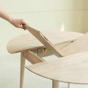 NordicStory Extending dining table made of solid oak wood 