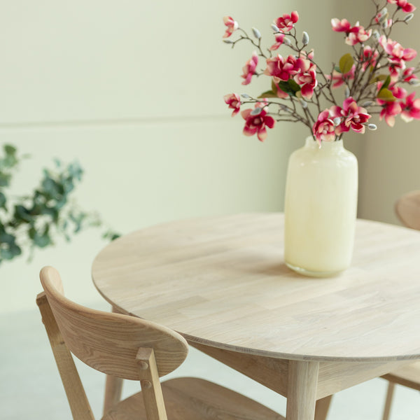 NordicStory Extending dining table made of solid oak wood 
